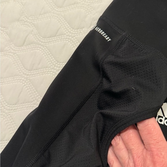 Adidas Aeroready Black Climate Leggings. Size Small black w/pocket - Picture 4 of 9